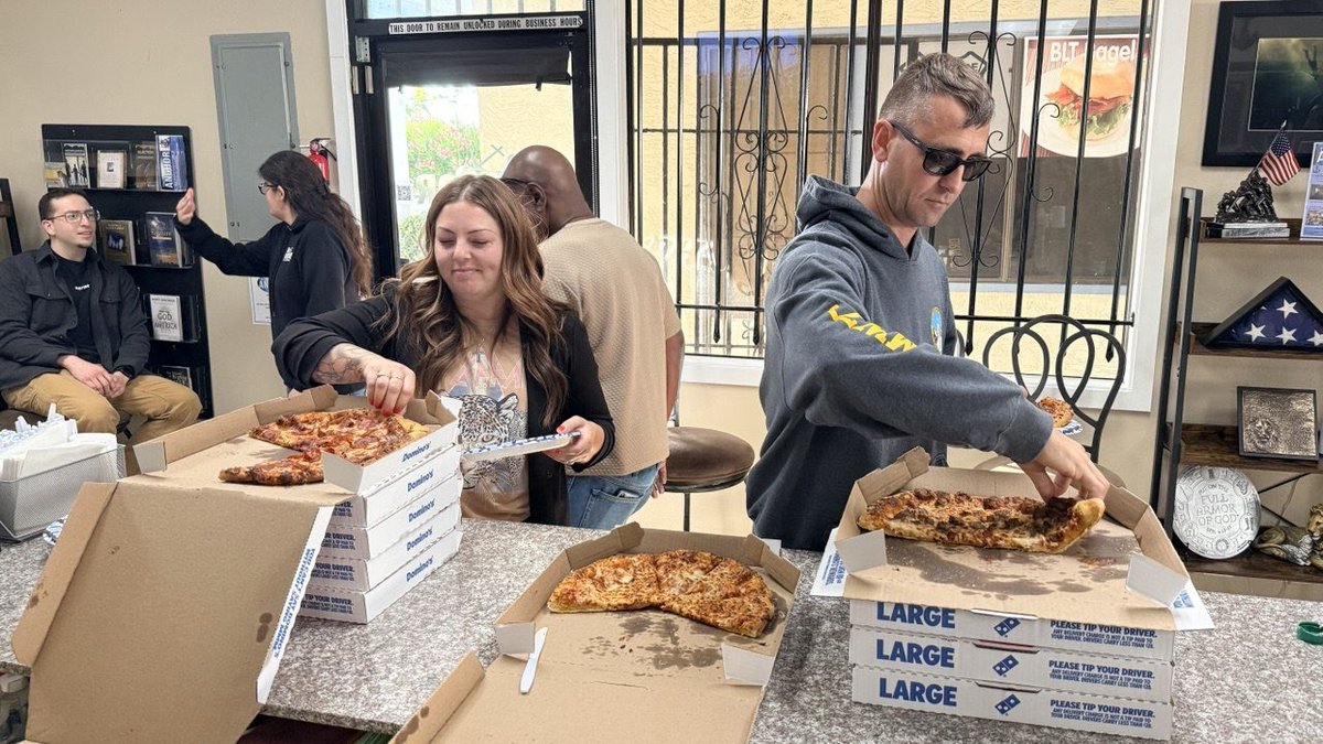 AnchorOside's tweet image. What an amazing Friday Night ✨📸

We shared a wonderful dinner thank you to Domino’s for taking care of us and providing our meal! 🙏

Dinner:
• Pizza 🍕 
• Cake

#photos #fridaynight #biblestudy #moments