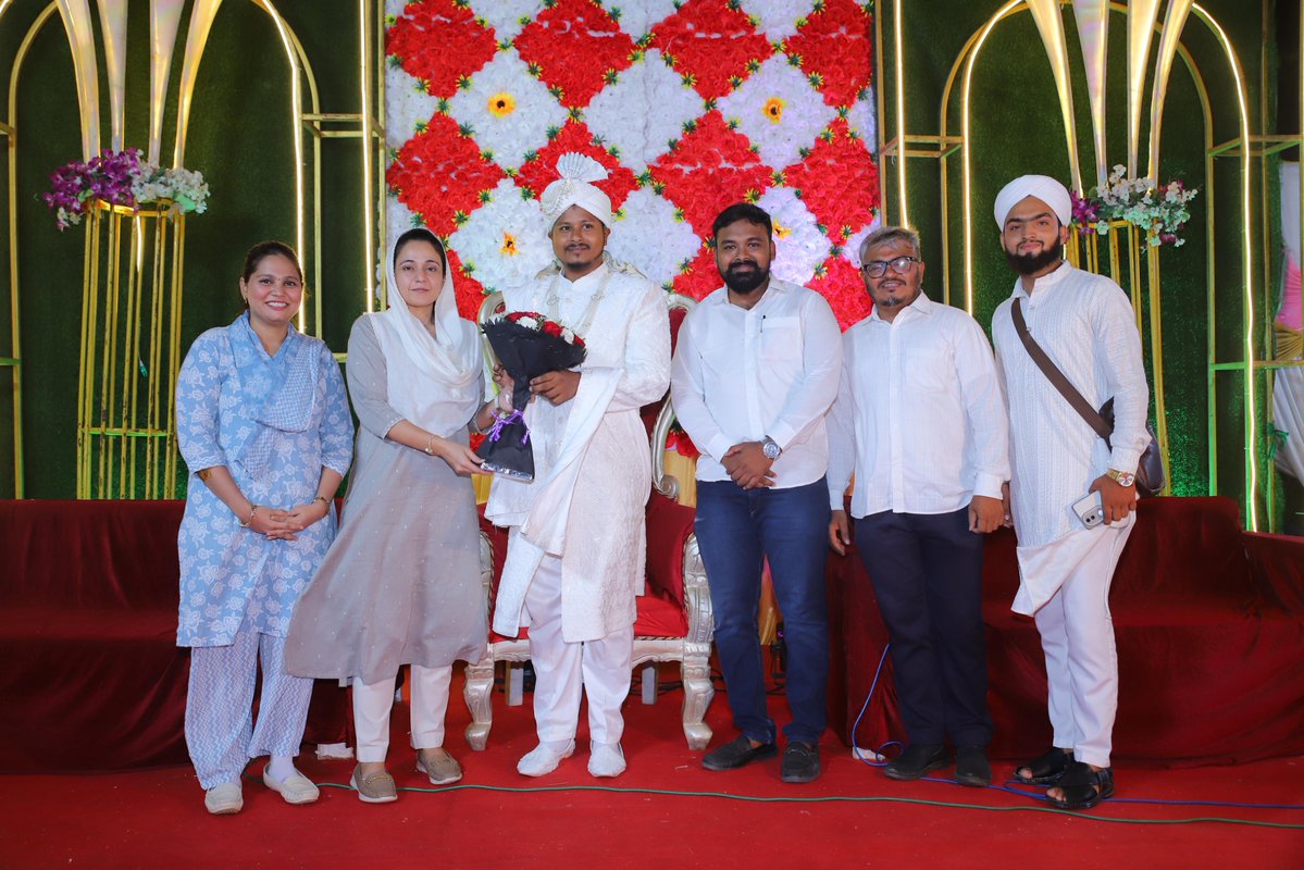 sanamalikshaikh's tweet image. Attended Walima ceremony of Sameer Khan, son of Shahjahan Khan, and extended my heartfelt wishes to the newlyweds for a joyful and prosperous life ahead.

📍 Ramzan Shah Baba Masjid, Chembur

#SanaMalikShaikh #Walima #Blessings #Chembur #Mumbai