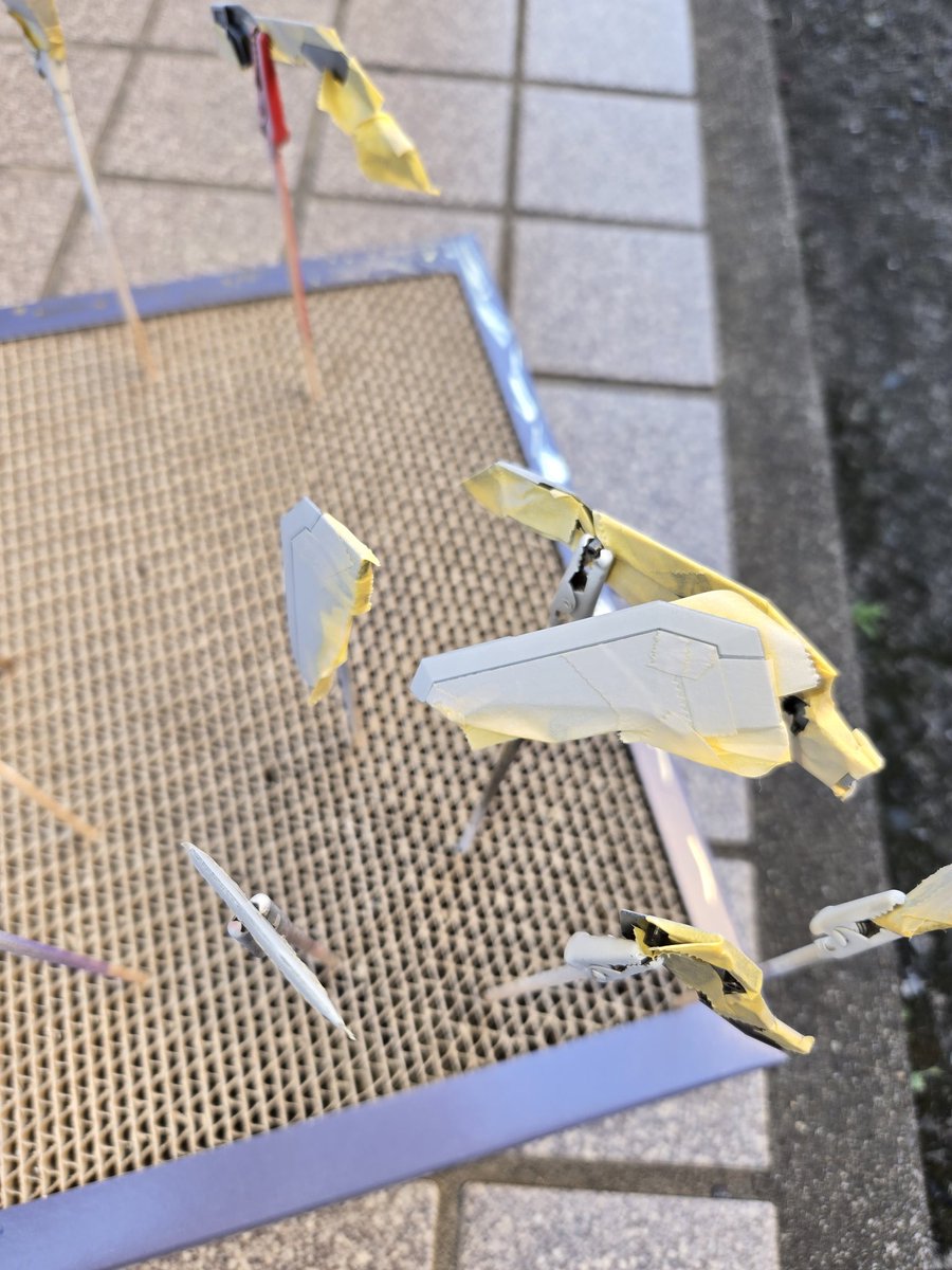 noesis1203's tweet photo. 次男の嫁さんがゼータを作ってましたが分からんってなって放置🤣
ってことで、実家にてシールの��のみ塗装中
久しぶりにしてますがやっぱり塗装は楽しい😁
#ガンプラ好きと繋がりたい https://t.co/lJPQwrYutR