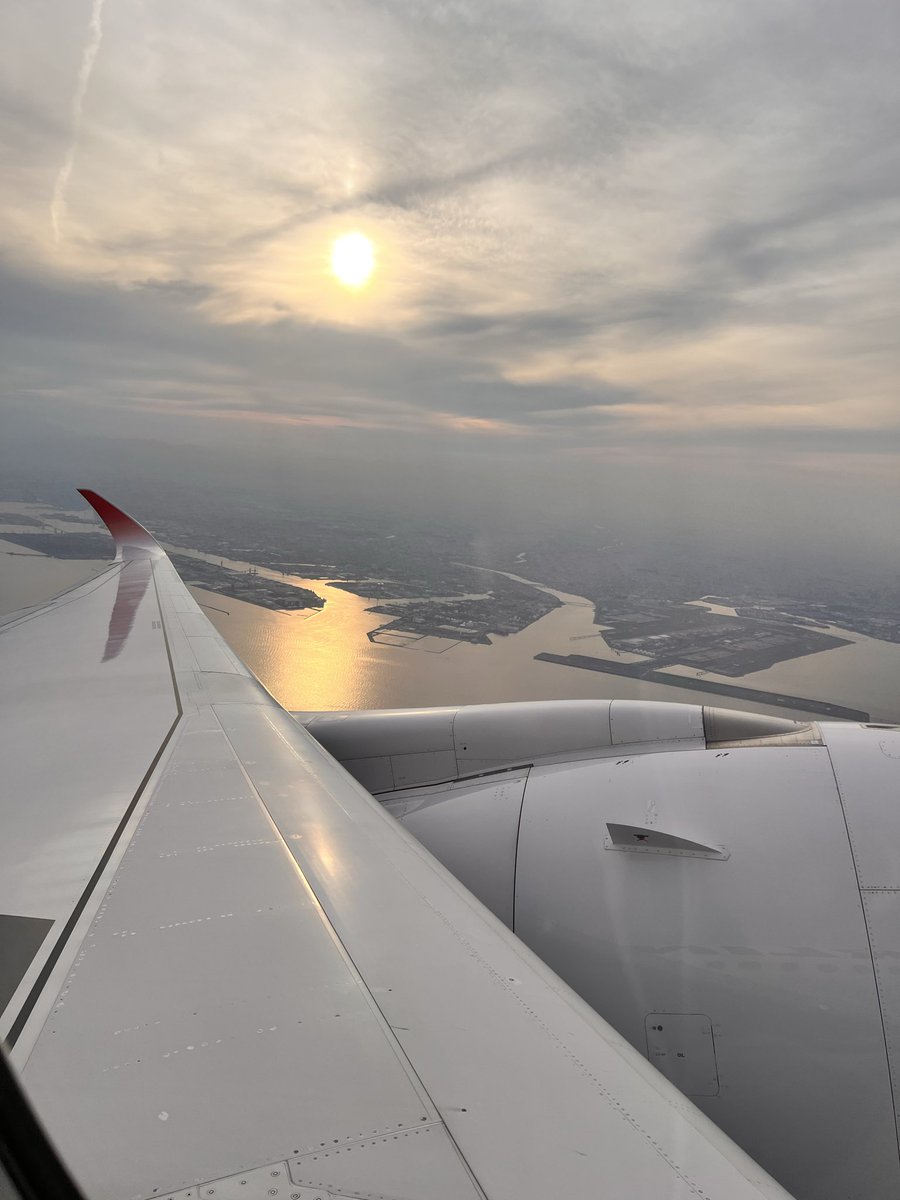 teruk147's tweet image. 久しぶりの飛行機✈︎
今日は推しのA350でテンションが上がります♡
しばしのんびり…♨️

皆さまよきGWをお過ごしください✨🎏

#JAL
#A350