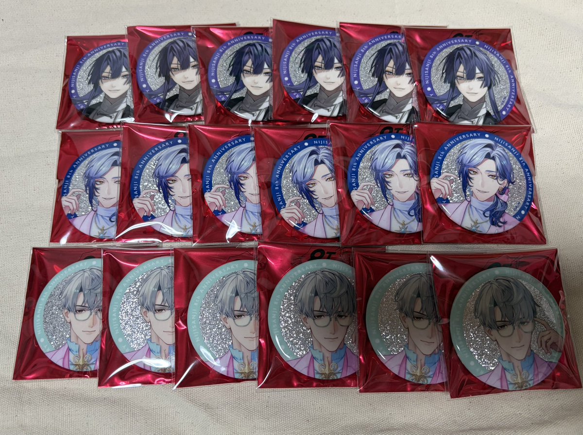 minnn__kkk's tweet photo. 【交換】
にじさんじ8thAnniversary Aグループ ランダムグリッター缶バッジ 8周年 ChroNoiR VACHSS VOLTACTION

譲：🎤💧🛡🎲📃♦️☕️☯️🦋⏳🗣︎📚
求：同種🔫

1週間以内に3つ以上の交換で何かおまけをつけます。詳細はお伝えできません。
お気軽にお声掛けください❄️ https://t.co/u82ZSo80tc
