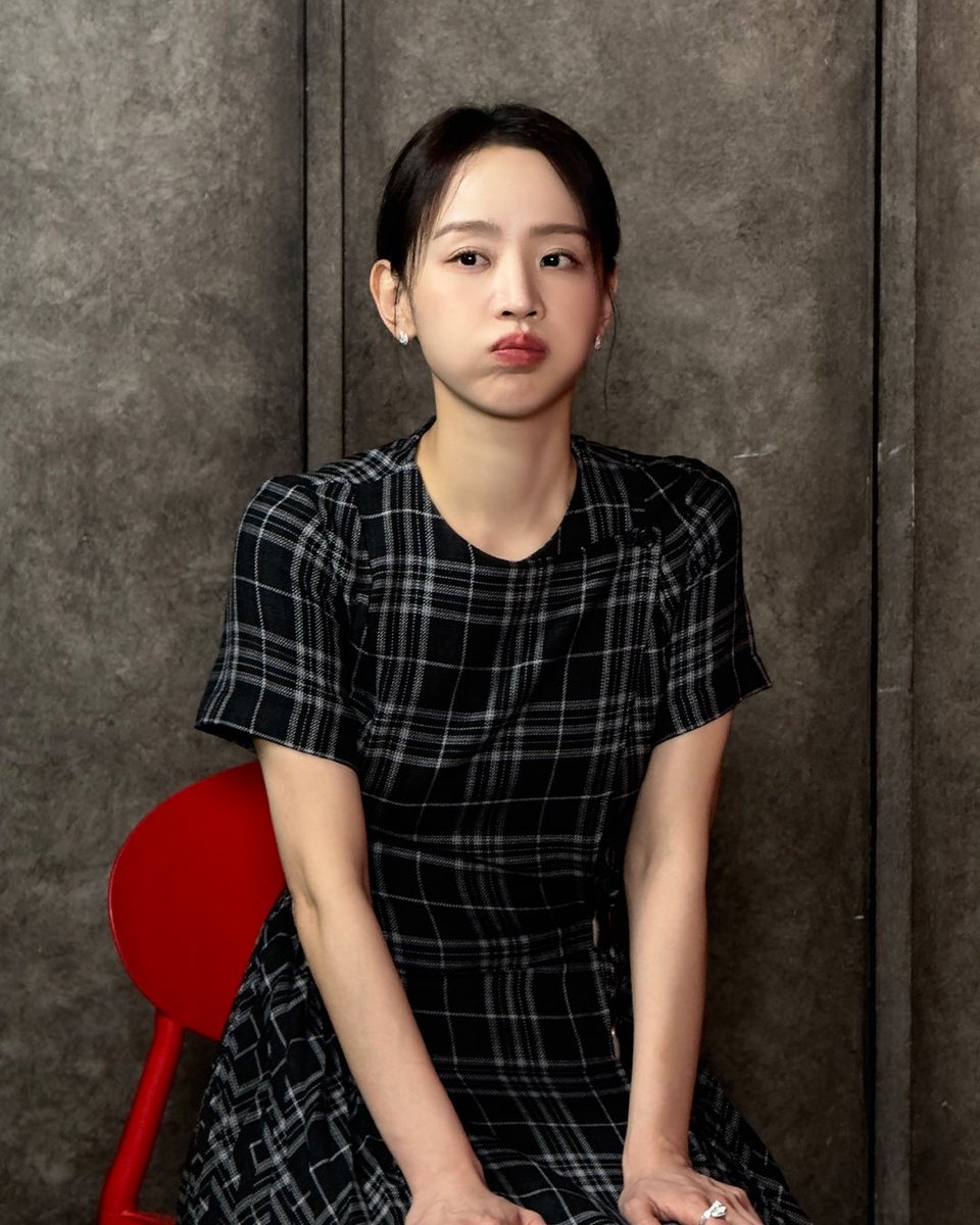 매니지먼트 시선 tweet media