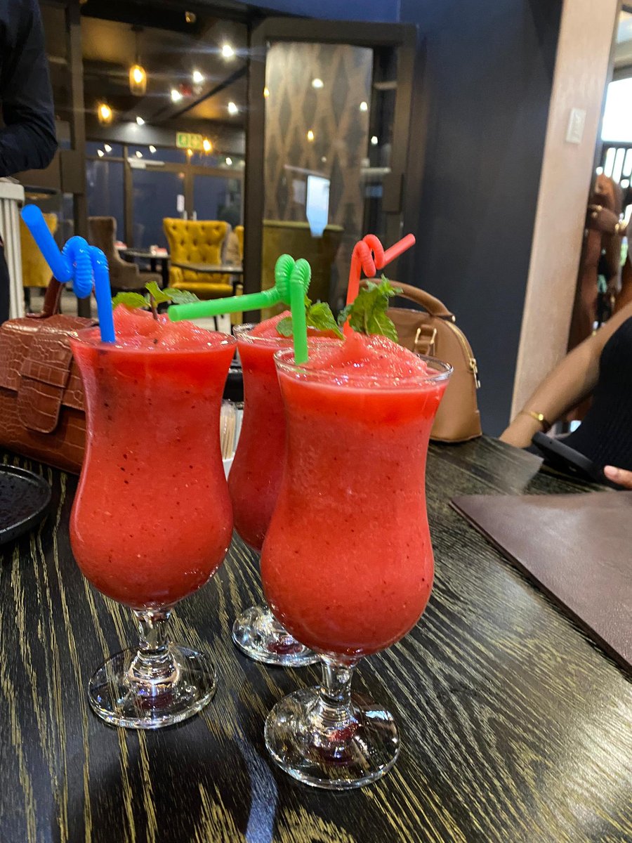 iamtiyandza's tweet photo. Lesama Restaurant🍹 https://t.co/PMSwDpmTiI