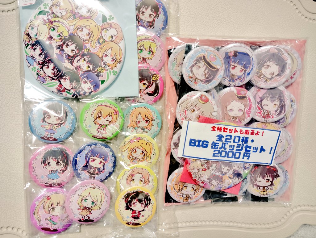 これから色紙を…描きます！間に合えばひじゆめ＋クラリスさん、むつみちゃん、時子様と一緒に持参します！
あとU149とL.M.B.G缶バッジが出てきたので各セットこちらも持っていきます！