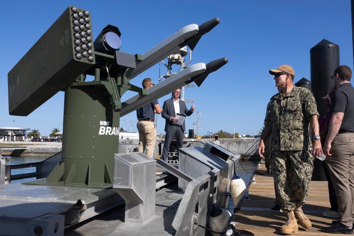 Drone_Wars_'s tweet photo. The U.S. military has reportedly demonstrated a ship-based drone defense system to senior commanders, designed for rapid deployment on naval vessels to detect and counter small UAV threats in maritime environments. #USA #Navy #CounterDrone #UAV #Defense #NavalTech https://t.co/XaWN8K0NDT