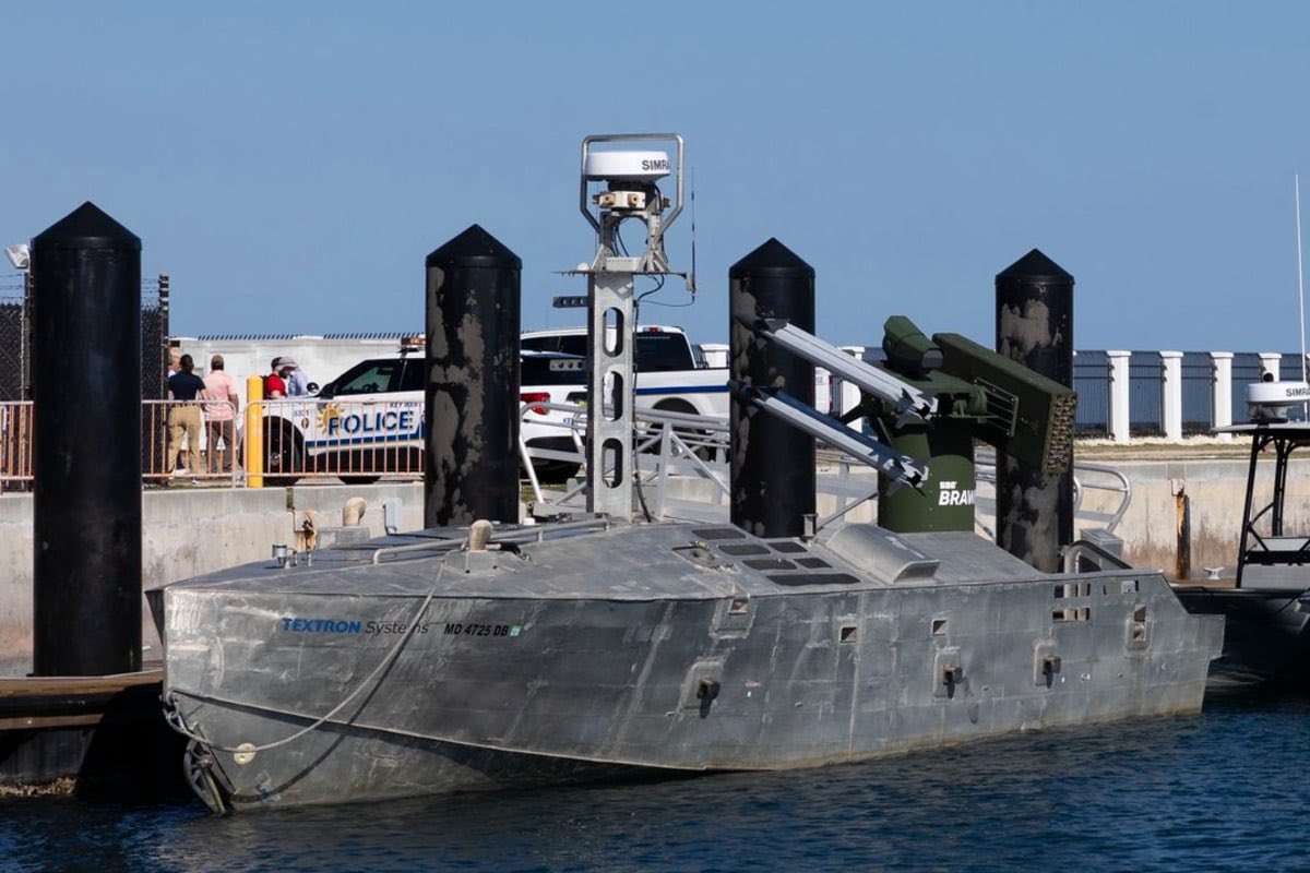 Drone_Wars_'s tweet photo. The U.S. military has reportedly demonstrated a ship-based drone defense system to senior commanders, designed for rapid deployment on naval vessels to detect and counter small UAV threats in maritime environments. #USA #Navy #CounterDrone #UAV #Defense #NavalTech https://t.co/XaWN8K0NDT