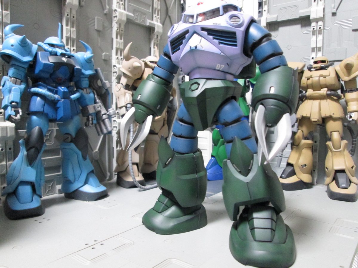 ktukimi's tweet photo. キャルフォルニアベース風に他の機体と並べてみました。こうなると、アッガイやゴッグ、ドムなどジャブロー降下作戦の機体群を作りたくなりますね。
‥赤いズゴックは、隠密作戦には不向きだと思うんだけどなぁ。
#ガンプラ https://t.co/kNZJb0OYql