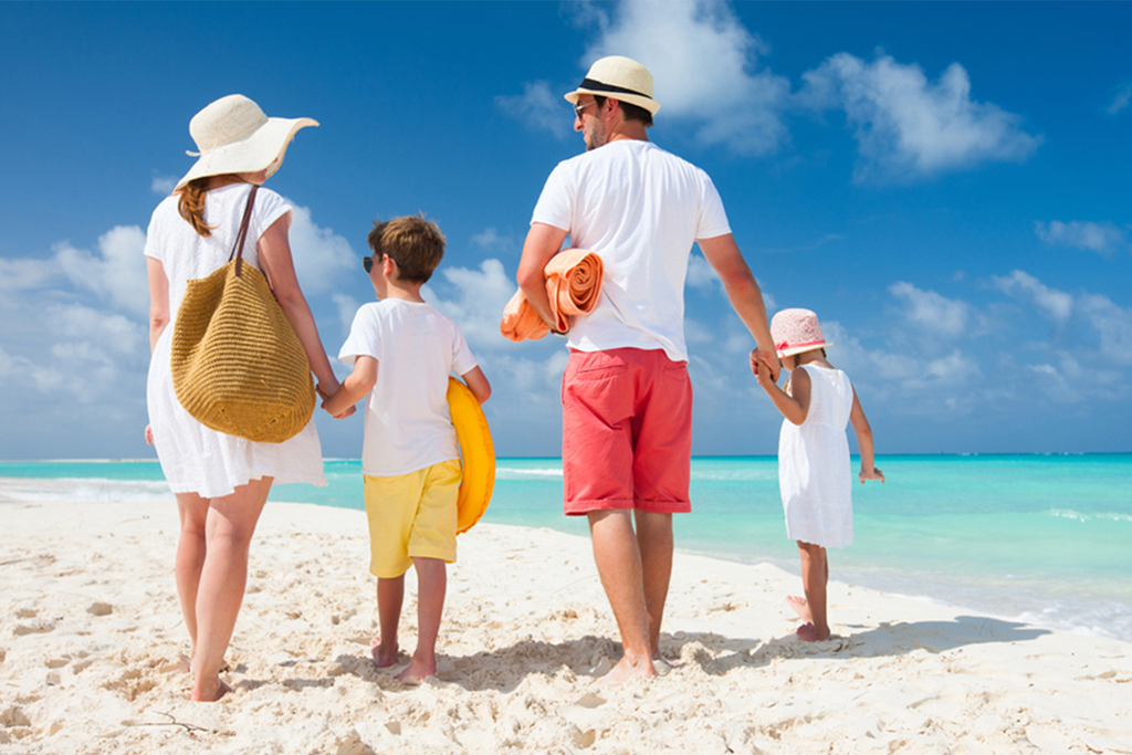 AMTSolyPlaya's tweet image. 👨‍👨‍👦‍👦 El turismo familiar es uno de los motores del sector. 

Es por ello que desde la #AMT proponemos actividades y experiencias para todos los públicos, para que puedas disfrutar de nuestros destinos en el mejor ambiente posible.
