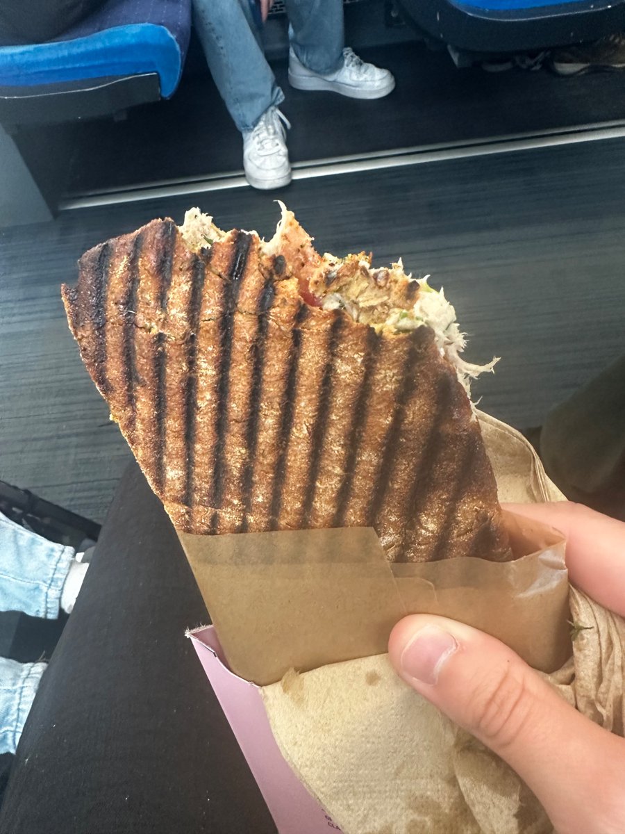 shannonLinehan4's tweet photo. Was soo excited to get the tunacado again but the bread was burnt and rock hard 🥲 it was so nice last time. My parenter and I had to bin both of ours.. waste of money 💰 https://t.co/8Mx4FhZxGD