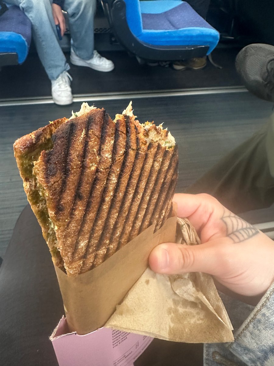 shannonLinehan4's tweet photo. Was soo excited to get the tunacado again but the bread was burnt and rock hard 🥲 it was so nice last time. My parenter and I had to bin both of ours.. waste of money 💰 https://t.co/8Mx4FhZxGD