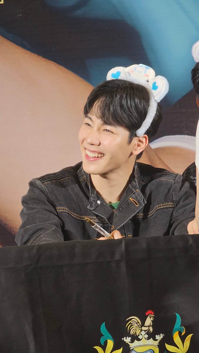 แก้มป่อง YW tweet media