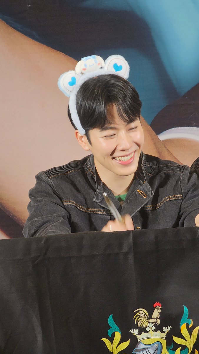 แก้มป่อง YW tweet media