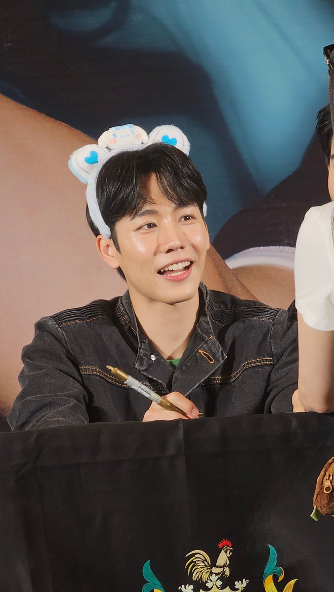 แก้มป่อง YW tweet media