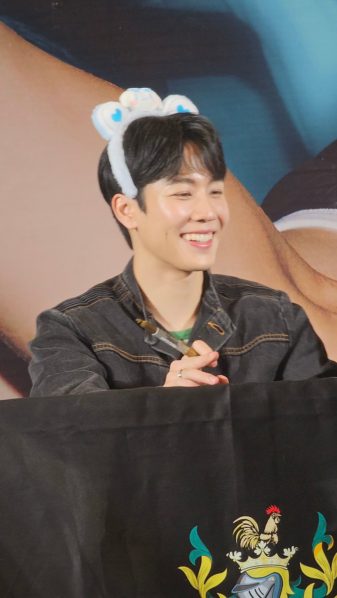 แก้มป่อง YW tweet media