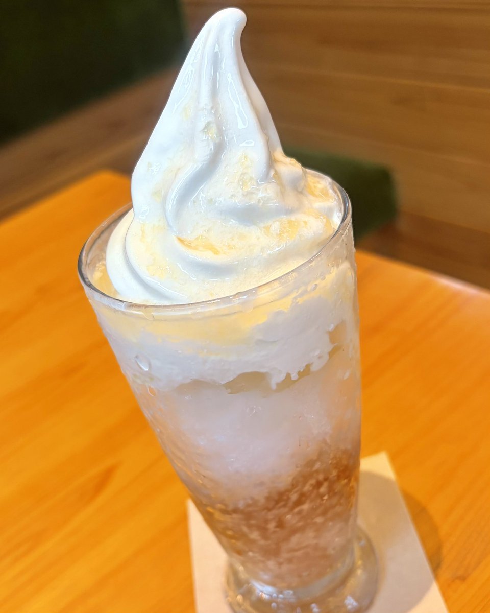 gourmet_nagoya's tweet photo. コメダ珈琲店の和喫茶『おかげ庵』の飲めるかき氷、ごくしゃり

今年は和紅茶白桃、和紅茶葡萄が登場しています https://t.co/ZYTuTtz4BF