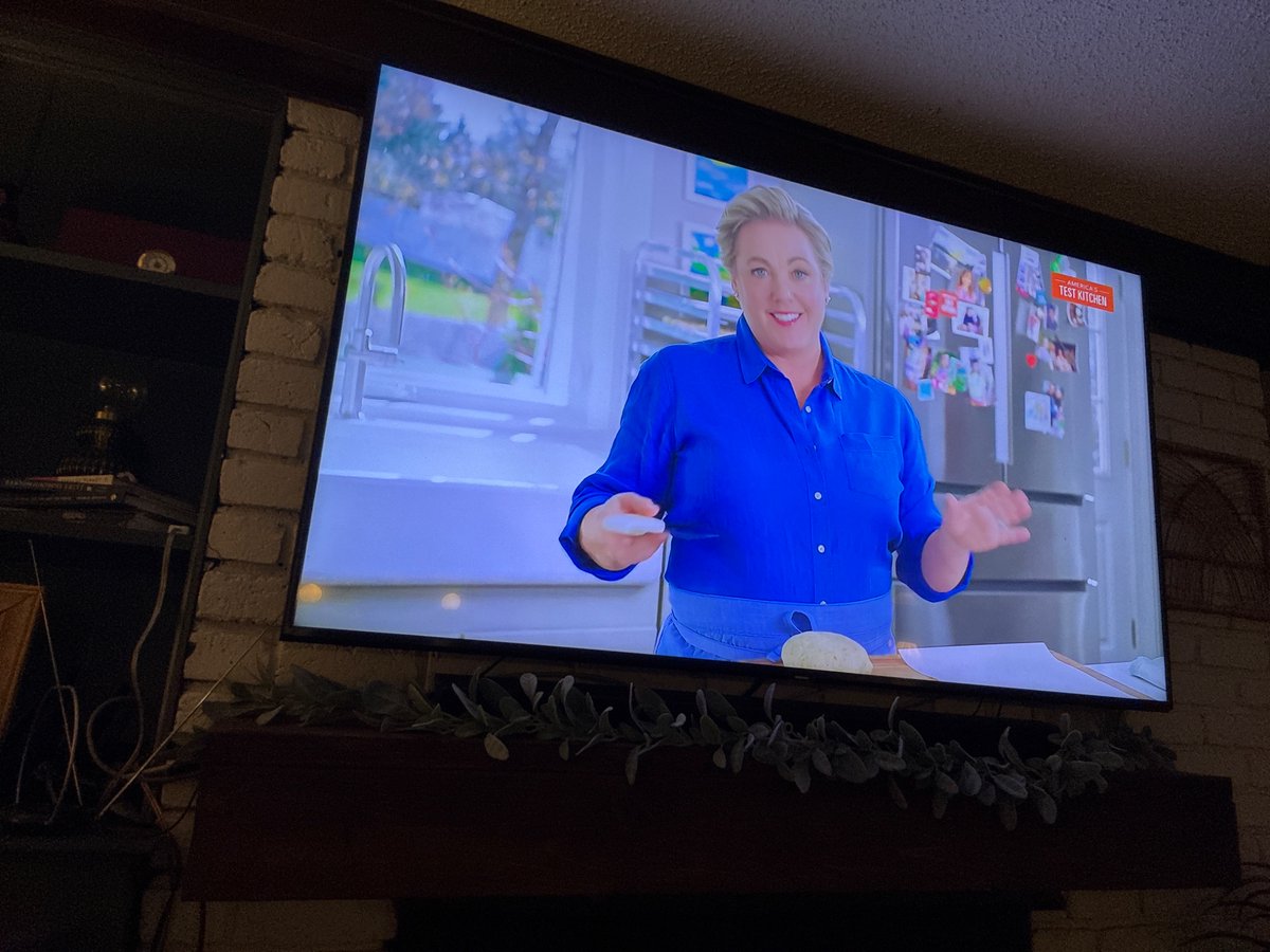 aRealClassAct55's tweet photo. High af 5 months into no fap new year watching fat @DeeWilliamsXXX make cookies on create tv at 3am https://t.co/FofVnlEKEu