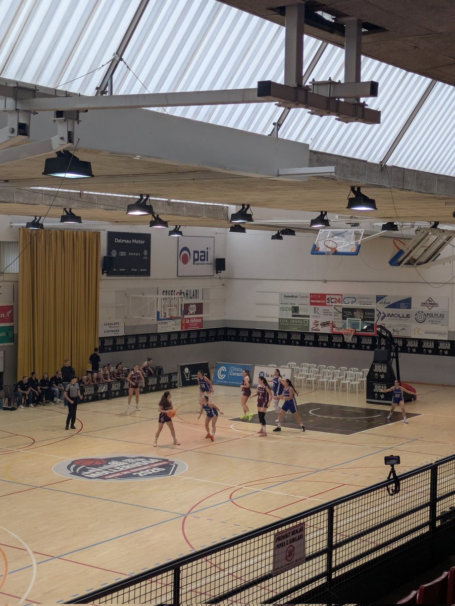 YoungBuckets_bl's tweet photo. U16 @FCBQ semifinals @Cbsbasket_fem 🆚 @FemSantAdria https://t.co/RfRPFlY66j