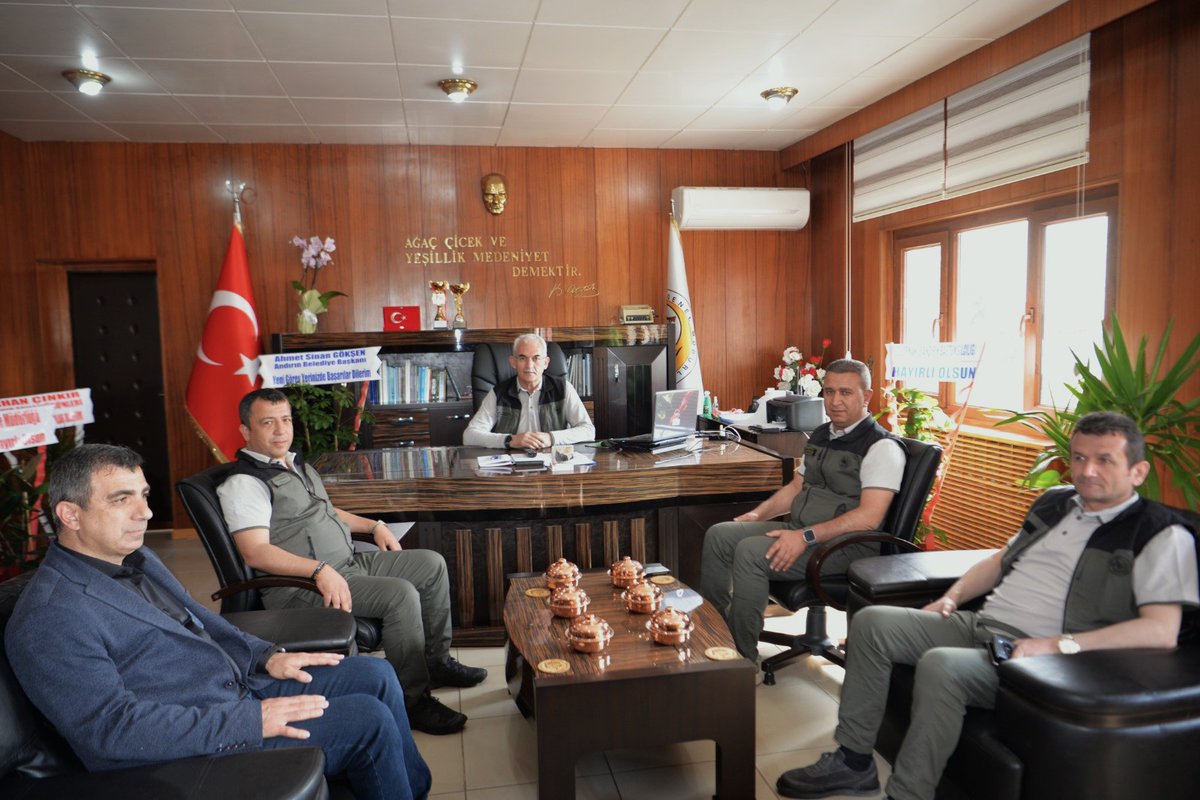 kmarasobm's tweet photo. Genel Müdürümüz Bekir Karacabey, Andırın ve Göksun Orman İşletme Müdürlüklerimizi ziyaret ederek teknik personelimizle buluştu. Yürütülen faaliyetleri inceleyen Karacabey, Yeşil Vatan için emek veren tüm ekibimize teşekkürlerini iletti. 🌲🇹🇷 #Orman #YeşilVatan https://t.co/HuWQ5dCuRW