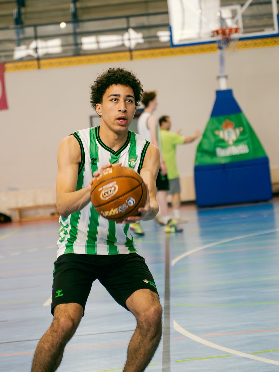 🏀👦👧 ¿Quieres disfrutar del baloncesto al máximo nivel mientras que aprendes y te relacionas con otros jugadores y jugadoras?

📌 ¡Descubre el próximo #RealBetisBasketCamp más cercano! 💚🤍

realbetisbalompie.es/otros-deportes…