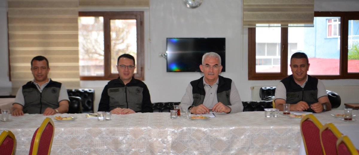 kmarasobm's tweet photo. Genel Müdürümüz Bekir Karacabey, Andırın ve Göksun Orman İşletme Müdürlüklerimizi ziyaret ederek teknik personelimizle buluştu. Yürütülen faaliyetleri inceleyen Karacabey, Yeşil Vatan için emek veren tüm ekibimize teşekkürlerini iletti. 🌲🇹🇷 #Orman #YeşilVatan https://t.co/HuWQ5dCuRW