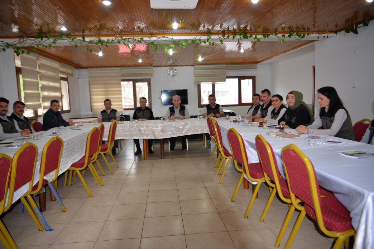 kmarasobm's tweet photo. Genel Müdürümüz Bekir Karacabey, Andırın ve Göksun Orman İşletme Müdürlüklerimizi ziyaret ederek teknik personelimizle buluştu. Yürütülen faaliyetleri inceleyen Karacabey, Yeşil Vatan için emek veren tüm ekibimize teşekkürlerini iletti. 🌲🇹🇷 #Orman #YeşilVatan https://t.co/HuWQ5dCuRW