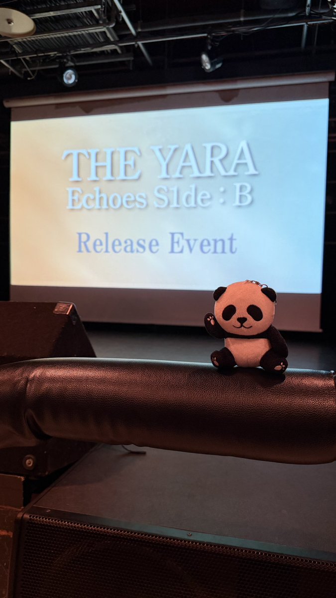 tacchaka's tweet photo. 2部は最前列で屋良くんみれました‼️
ラストにRoots type収録のカミアシビを披露してくれたのですが涙が止まりませんでした😭沖縄にルーツのある3人が本当に素晴らしかったです。魂が揺さぶられました😭

#エコ祭B
#ES1B 
#THEYARA 
#屋良朝幸
#タワレコ渋谷
#ポップアップ
#リリースイベント https://t.co/vkwrgezxo6