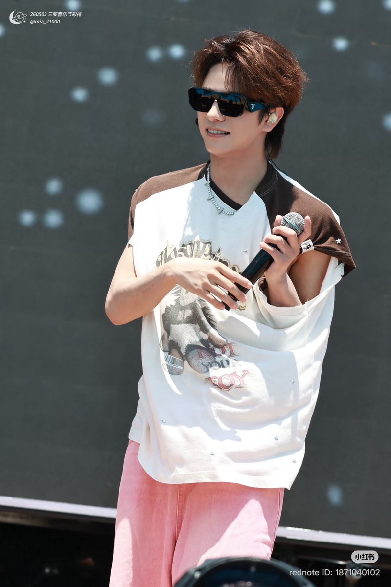 sunflowerville_'s tweet photo. 📸260502 RED NOTE 🆙

©️Mia_21000

LE’V ON ATLANTIS MUSIC FEST
#LEVBeatsTheHeatOnStage
#AtlantisWaterWorldMusicFestival

#LEV #레비 #レビ
#WANGZIHAO #왕즈하오 #王子浩 
@LEV_Official_ @LEV_OFFICIAL_JP https://t.co/aLNE2fsiDd