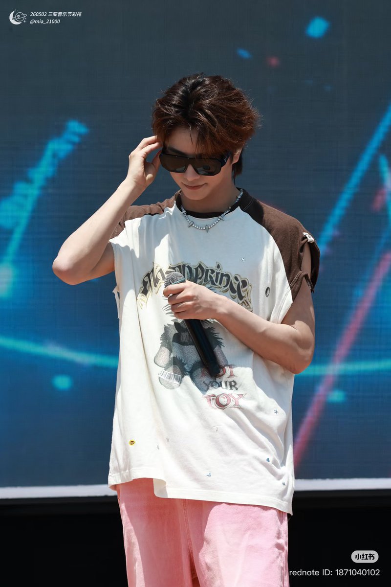 sunflowerville_'s tweet photo. 📸260502 RED NOTE 🆙

©️Mia_21000

LE’V ON ATLANTIS MUSIC FEST
#LEVBeatsTheHeatOnStage
#AtlantisWaterWorldMusicFestival

#LEV #레비 #レビ
#WANGZIHAO #왕즈하오 #王子浩 
@LEV_Official_ @LEV_OFFICIAL_JP https://t.co/wyrG5alBKa