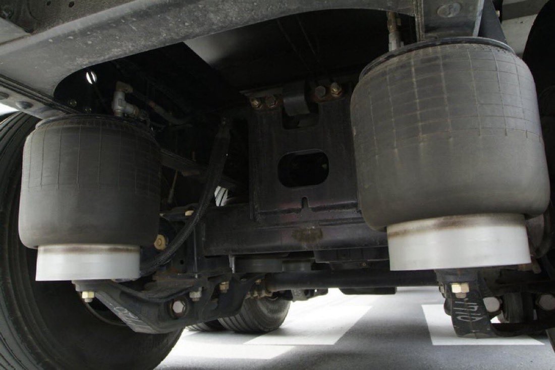 商用車メーカーの中の人 tweet media