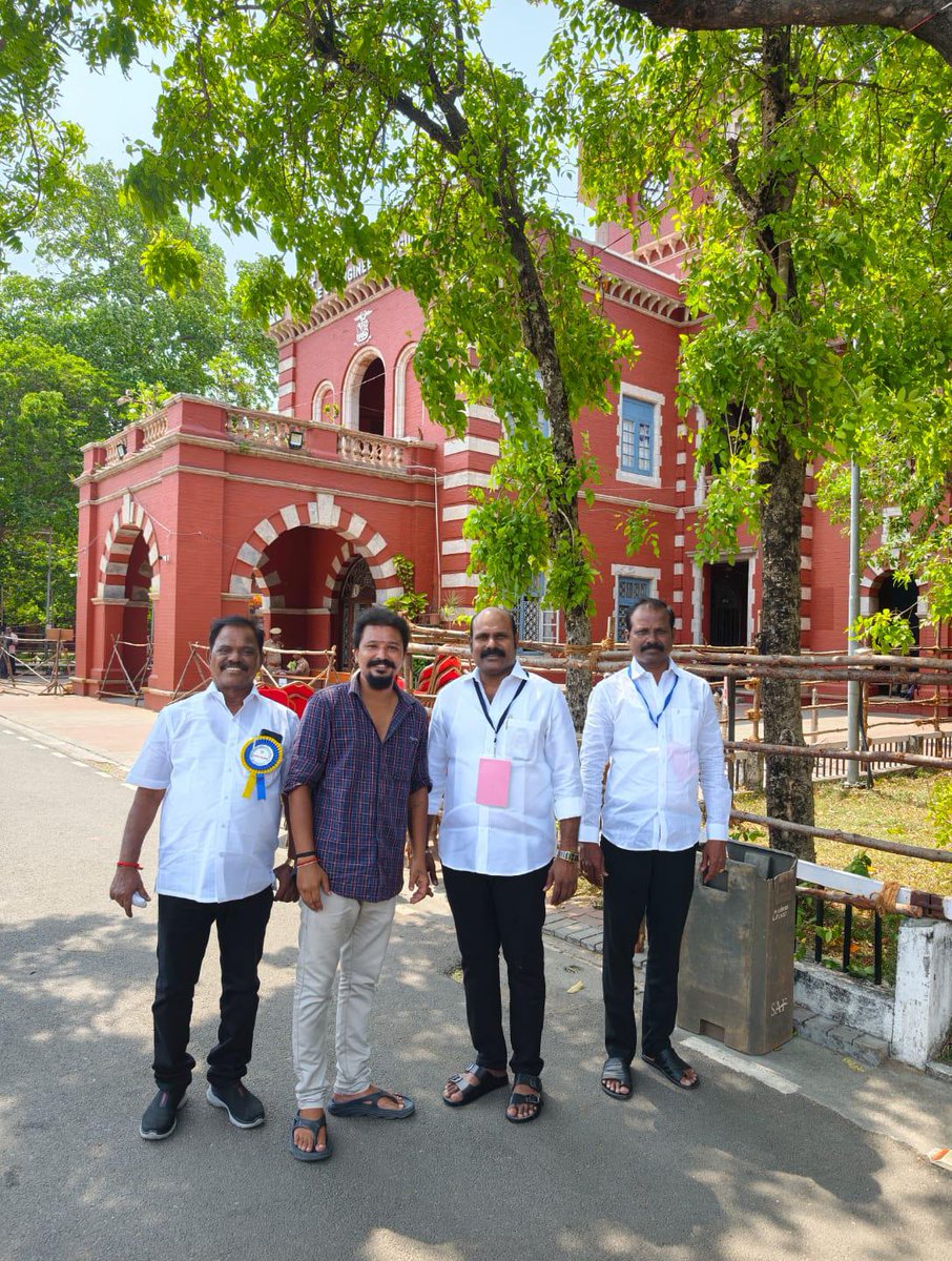 raja_anbazhagan's tweet photo. இன்று கிண்டி அண்ணா பல்கலைக்கழகம் பொறியியல் கல்லூரியில், பாதுகாப்பு அறையில் (Strong Room) வைக்கப்பட்டுள்ள தியாகராயநகர் சட்டமன்ற தொகுதியின் வாக்குப்பதிவு இயந்திரங்களின் பாதுகாப்பை, கண்காணிப்பு அறையில் உள்ள சிசிடிவி (CCTV) காட்சிகளை நேரில் பார்வையிட்டு ஆய்வு  மேற்கொண்டேன்.

@ElumalaiEx  
@Kosumani1
@jrjr5572