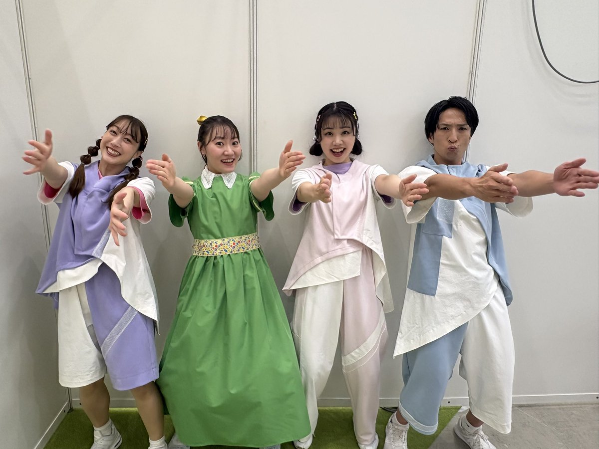 sakurako_doremi's tweet photo. ファンファンフェス9日目🎈
たくさんの方と笑顔溢れる時間を過ごすことができて、今日も幸せでした😌ありがとうございました♪

ダンサーの皆さんと✌️ドンスカポーズも🤭
今日はリボンたっぷりヘアにしてみました🎀えみさん撮ってくださりありがとうございます🙏
残すところ4日😳！お待ちしています！ https://t.co/IqGTGij2NI