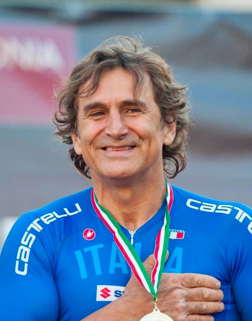 Campione di tutto, sorriso compreso.
Addio a #AlexZanardi