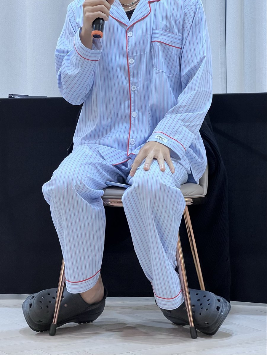 2zzangsz's tweet photo. 오징어먹물핫도그 https://t.co/9TUyFvw8us