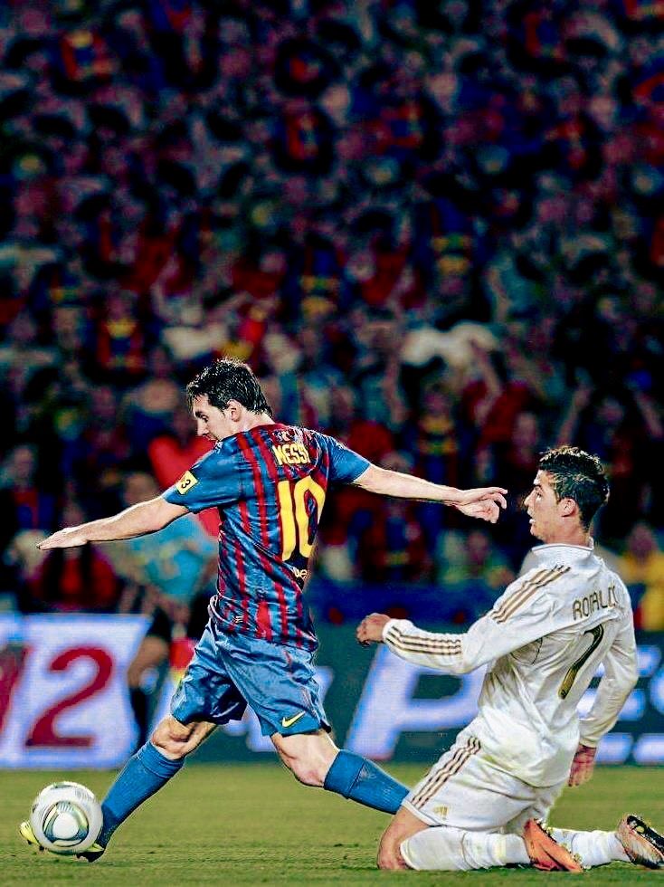 LeoMessiFanZone's tweet photo. 🚨LEO MESSI IS BETTER THAN CRISTIANO RONALDO — SAID BY FORMER REAL MADRID PLAYER! 😳🔥

🇮🇹|🎙️ Antonio Cassano (Madrid & Italy ex player):

🗣️ “Cristiano Ronaldo called and messaged me after I said Messi is better than him. He told me to respect him. I told him Messi is on another level & the Brazilian Ronaldo is better than him!” 😱🥶👀

This is how professional player speaks & admires Lionel Messi! Truly Messi is the best! 🐐💫