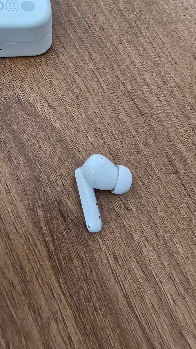 ManthanTodankar's tweet photo. Model name: CMF by Nothing Buds Pro 2

Price: 3234₹ 

Purchase date: 13th Oct 2025

- Right bud stopped working

- Exclusive service center has no solution to repair and replacement rejected because of minor scratch on left ear bud inspite of being in warranty. https://t.co/4mC4E2FfWx