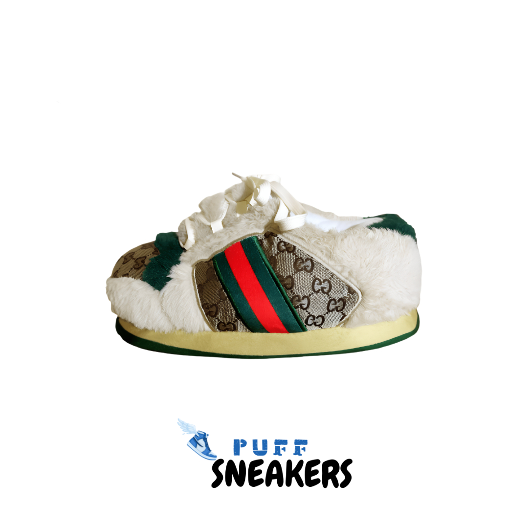 Puffsneakerstr's tweet image. Evde stilin en sade ama güçlü hali. 👟✨
Pofuduk panduflarla adımların yumuşacık, duruşun zahmetsiz cool.
Sıcacık konfor, net bir tarz. 🤍Ev modasında minimal ama etkili. 🔥#ayakkabı #dans #nike #moda #sneakers #dansokulu #modaikonu #ayakkabıdelisi #panduf #pofuduk #tatlı #stil