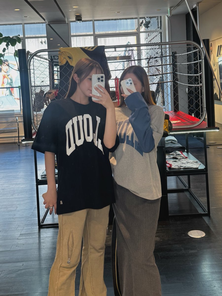 LDN327's tweet photo. BLACKPINK/LISA POPUPしてるよ🎀 アイテムと世界観がかわいすぎる🥊 lalalalisa_m ♡ wearelloud 7日まで 📍 @RESTIR_jp あそびにきてね🫠 . . . #BLACKPINK #LISA #RESTIR #POPUP #fashionstyle
cr. @leilaazjp https://t.co/0IqDmnIXHC