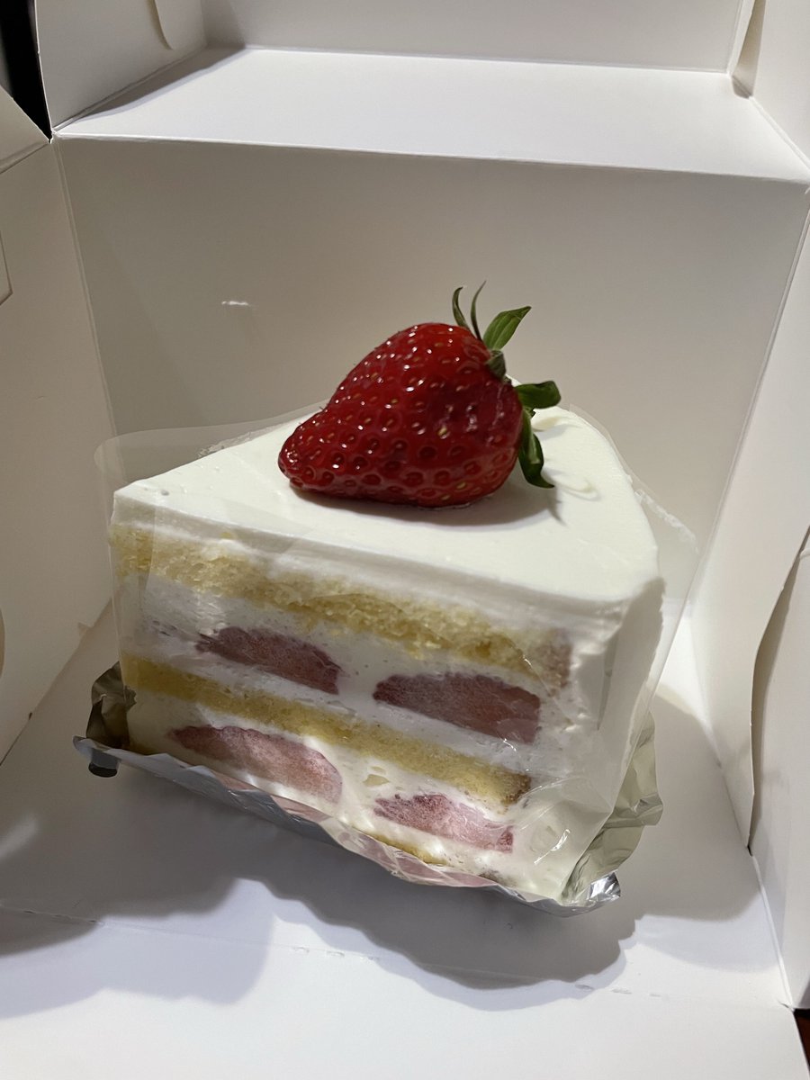 ideal_orange's tweet photo. ▪️旅するmocoカフェ

▪️東戸塚駅

人生は終わらねぇ

#旅するmocoカフェ
#ショートケーキ
#ケーキ屋さん

https://t.co/vVBKAccwUx https://t.co/aHgD1Q1ScX