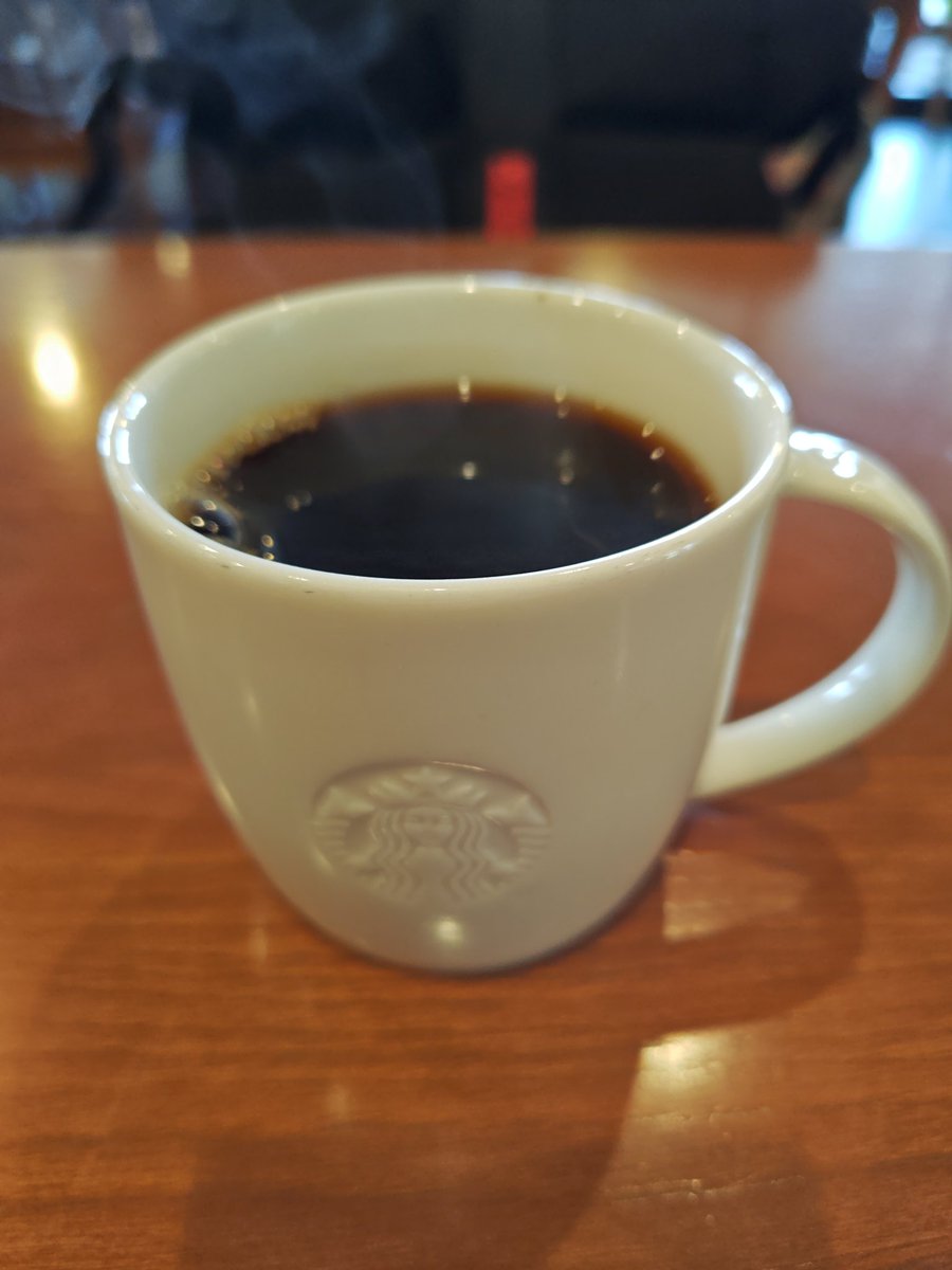 redsheepcross's tweet photo. スタバでお茶して仕事して朝とは違うスタバでおかわりしてきた https://t.co/yTnM0scnYL