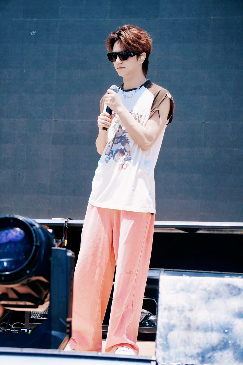 sunflowerville_'s tweet photo. 📸260502 WEIBO 🆙

©️Saros_Lev

LE’V ON ATLANTIS MUSIC FEST
#LEVBeatsTheHeatOnStage
#AtlantisWaterWorldMusicFestival

#LEV #레비 #レビ
#WANGZIHAO #왕즈하오 #王子浩 
@LEV_Official_ @LEV_OFFICIAL_JP https://t.co/wkmFNj6jCc