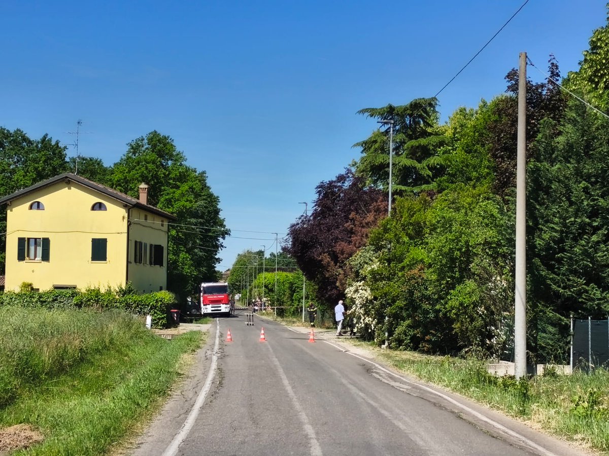 PMTerredargine's tweet photo. #PLInforma #ViabilitàCarpi #Accadeora CHIUSA Via Due Ponti a #Carpi nel tratto compreso tra via Cavata e il civ. 95 👉 Percorsi consigliati Via Lametta e/o la S.P. 1 Carpi-Ravarino 👉 #noicisiamo per la viabilità https://t.co/xkkgSUJa4G