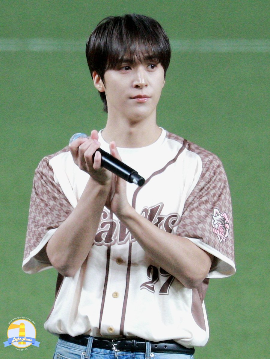 LIGHTHOUSE_66's tweet image. 260502 타이강 호크스 시구 #동운 ⚾️💜

첫 시구, 첫 직관 너무 성공적🫶🏻
#하이라이트 #HIGHLIGHT #비스트 #BEAST 
#손동운 #SONDONGWOON @beastdw