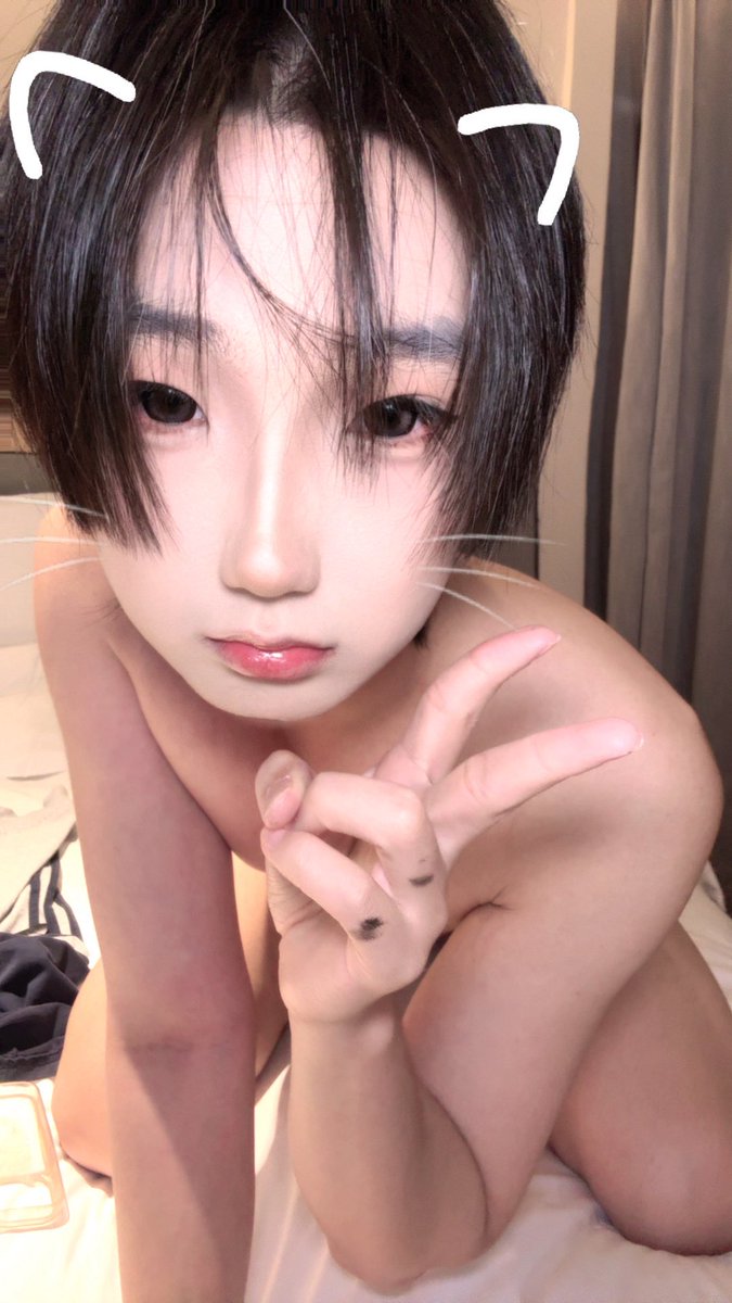 Rossfilldear's tweet photo. 久违的来酒店拍图了 裸体奉上desu❤️ #男娘 #伪娘 https://t.co/m71aLLMeLF