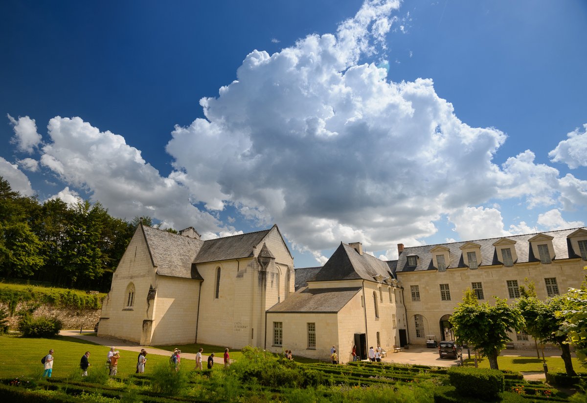 fontevraud's tweet photo. {𝑳𝒆 𝒍𝒖𝒙𝒆 𝒅𝒆 𝒓𝒂𝒍𝒆𝒏𝒕𝒊𝒓} 

Les beaux jours arrivent… et l’envie d’évasion aussi ☀️

Séjour, gastronomie, détente, offrez-vous une parenthèse hors du temps avec nos coffrets cadeaux ✨

➡️ Découvrez nos coffrets : https://t.co/613MMoJXuq https://t.co/U6uk3A3Fh1
