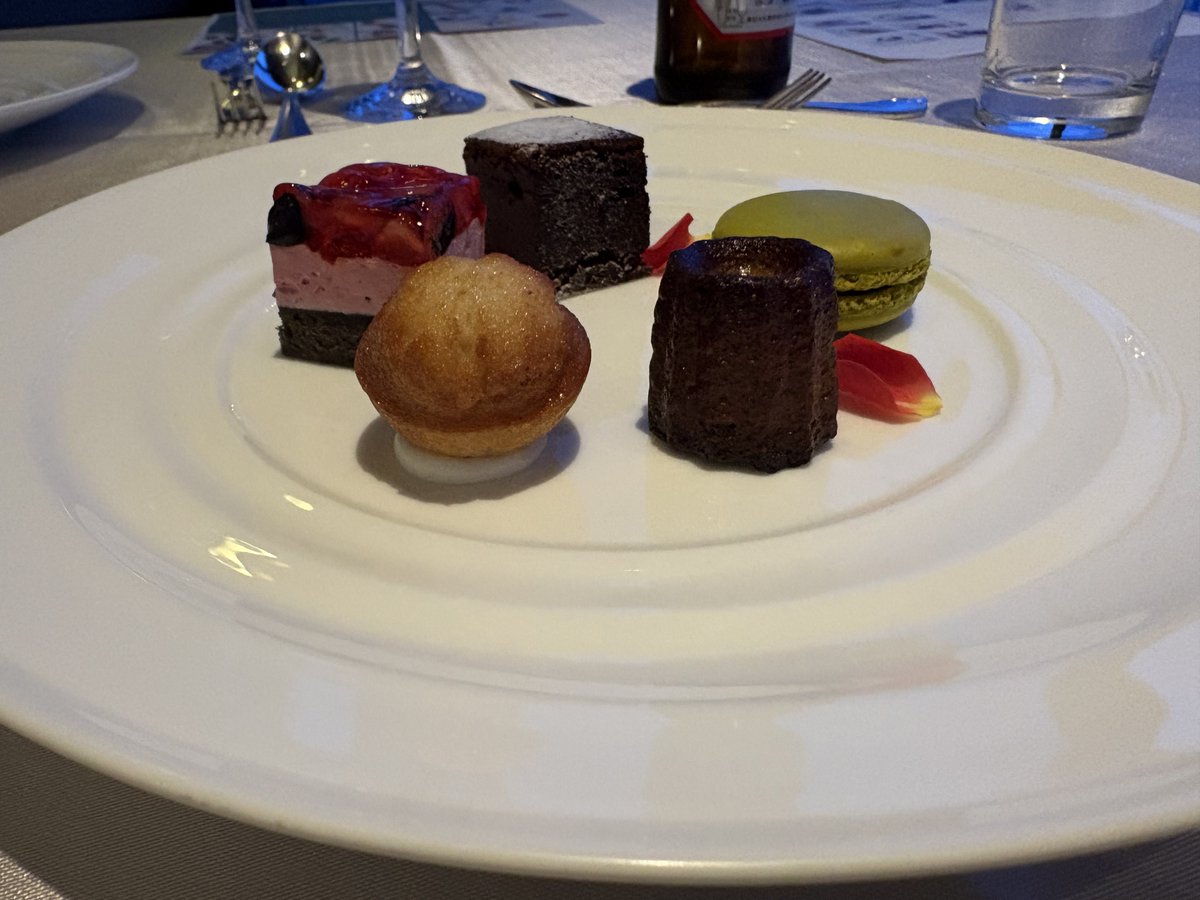 ZocaGoldsmith's tweet photo. 結婚式のコース料理試食〜
テーブルマナー分からなくて終始中華がいい〜ってごねてた。でもめちゃくちゃ美味しかった。当たり前だけど。 https://t.co/PjKJzetIj3