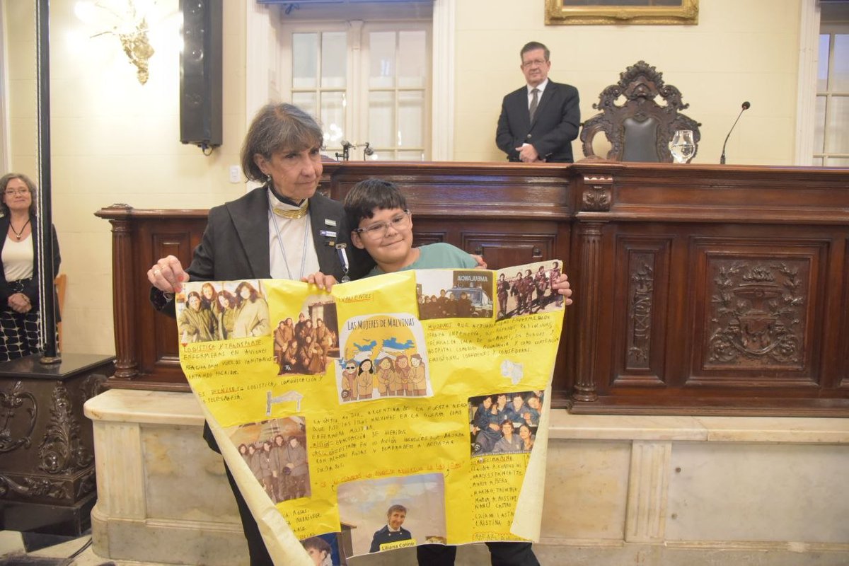 PedroCtes2025's tweet photo. “Malvinas. Fuerza Aérea Argentina. La heroína que bajó del cielo” fue la charla homenaje a la Dra. Liliana Colino, veterana de Malvinas, que encabezó el vicegobernador @PedroBraillardP. Ante estudiantes y autoridades, la heroína dio un emotivo testimonio de la valentía femenina. https://t.co/GBDA2B2JiO