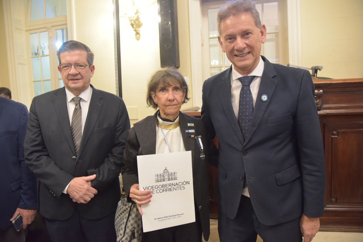 PedroCtes2025's tweet photo. “Malvinas. Fuerza Aérea Argentina. La heroína que bajó del cielo” fue la charla homenaje a la Dra. Liliana Colino, veterana de Malvinas, que encabezó el vicegobernador @PedroBraillardP. Ante estudiantes y autoridades, la heroína dio un emotivo testimonio de la valentía femenina. https://t.co/GBDA2B2JiO