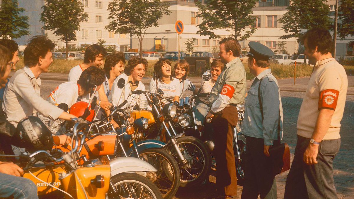 GlennHFrey1's tweet image. Die hässliche Fratze der 'DDR'.

@dielinke = #pds = #sed

Mein Tipp für dich: Kauf‘ dir einen #DeLorean und verschwinde per Zeitreise in dein Arbeiter- und Bauernparadies in den 80ern. 😂🤣😂 Da hast du Spaß und wir sind dich los.

Gute Reise, Sören. 🤐🙂