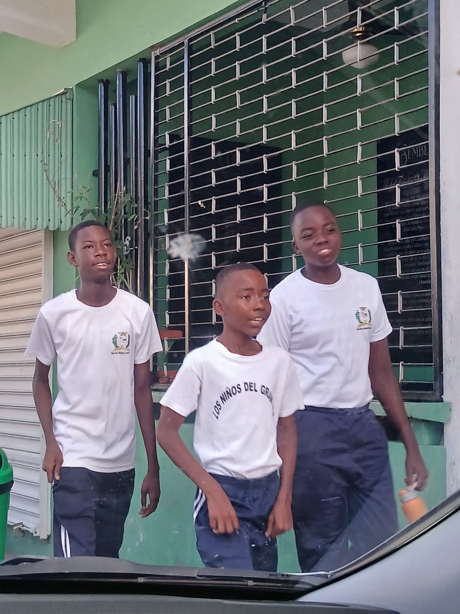 2minicano's tweet photo. Hay que felicitar al actual presidente ya que 
el plan de haitianizar a dominicana se le está dando.
@luisabinader https://t.co/4jVauWfXin