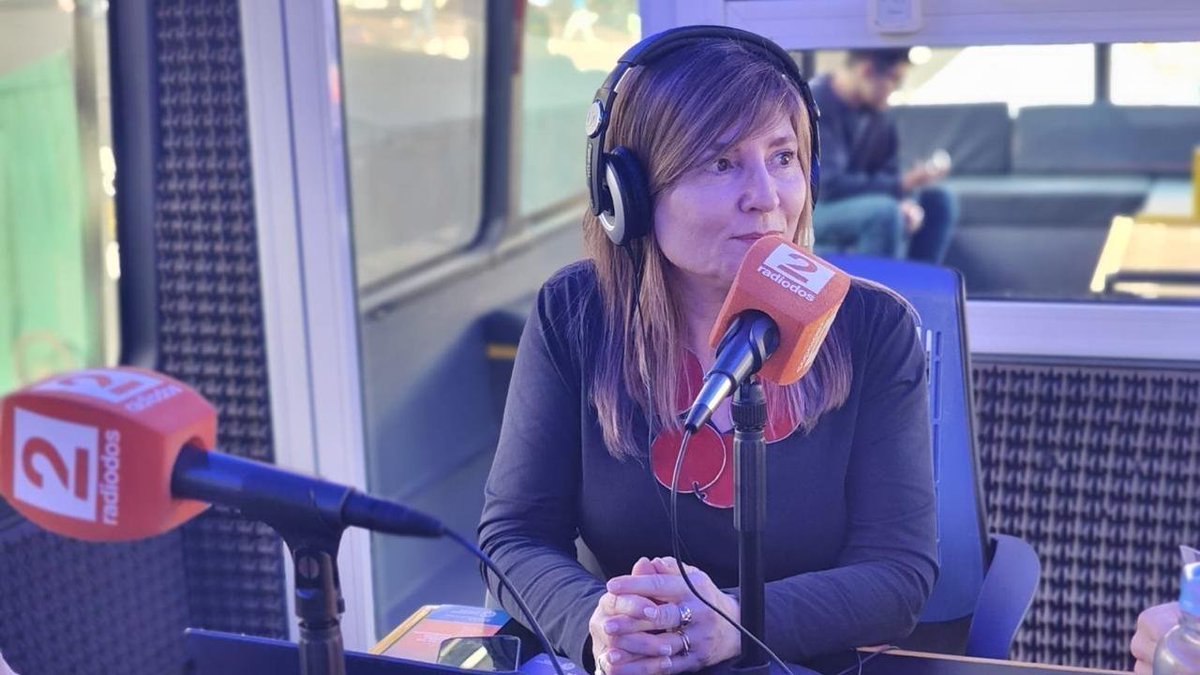 radio2rosario's tweet photo. 📻#RadiopolisWeekend | En línea Carina Cabo (@carinacabo), Dra en Ciencias de la Educación UNR.
🗣️ Ciudades respetuosas e inclusivas.
▶️Carina nos cuenta acerca de las características de ciertas ciudades que presentan como regla el respeto en sus calles. https://t.co/8snbliQYsM